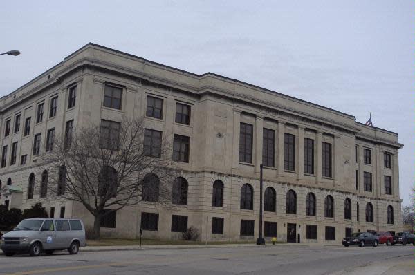 Racine_County_Courthouse_outside